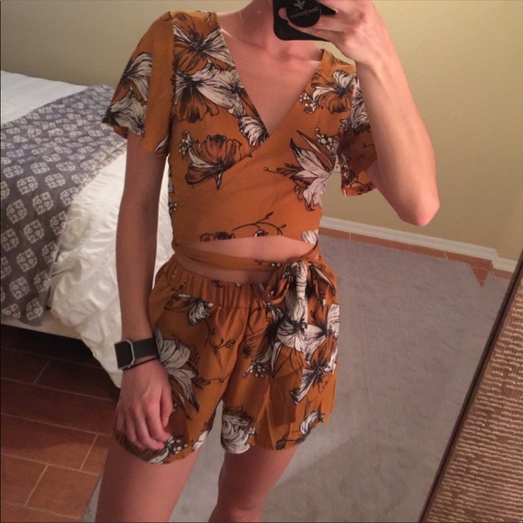 Two piece set - Picture 2 of 2